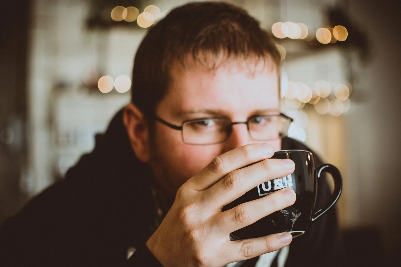Maskování je naučený výkon, který dospělé s Aspergerovým syndromem stojí velké množství skryté energie.