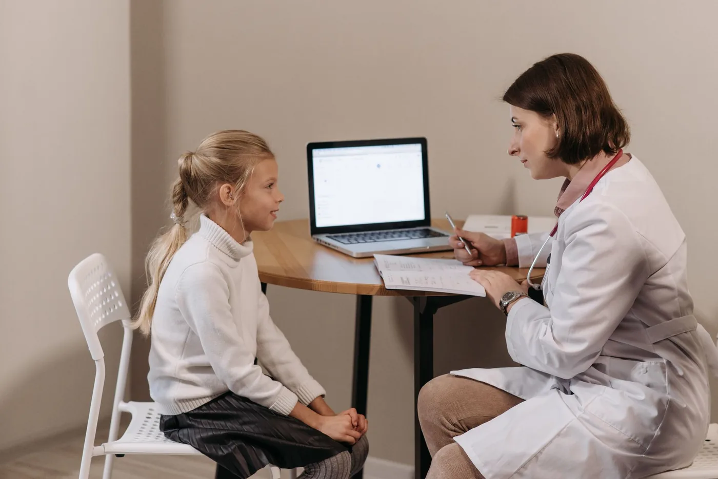 Detail poznámek o přehlížených projevech ADHD.